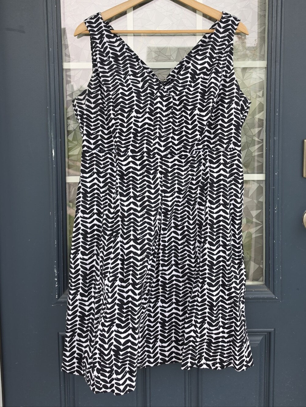 Dress - Picture 3 of 4